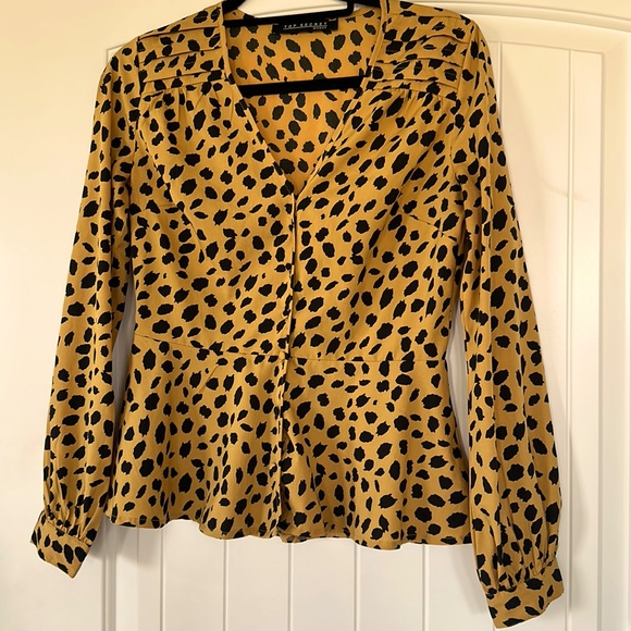 Tops - Animal print shirt ,Size S